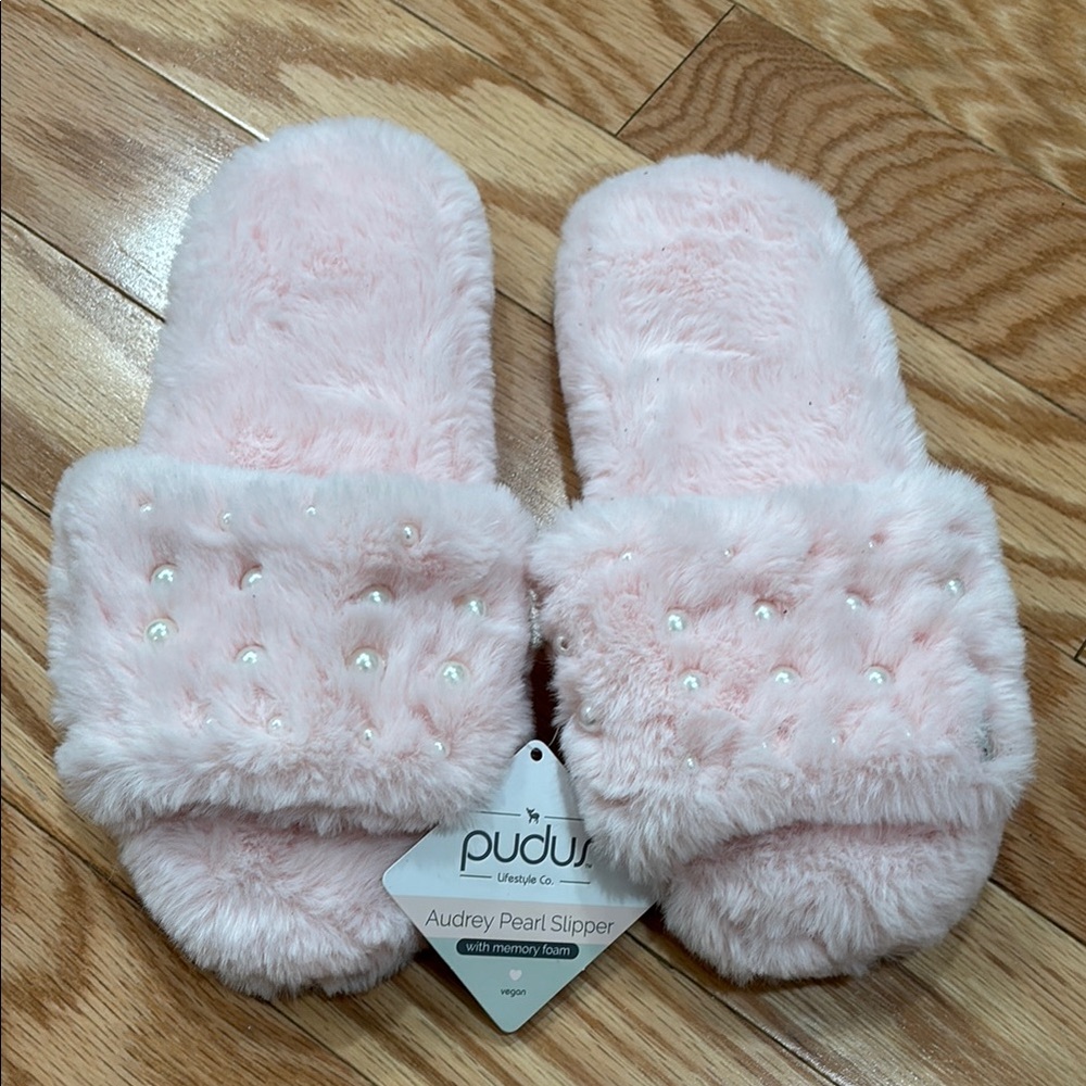 Pudus Pink Furry Slippers with Pearls